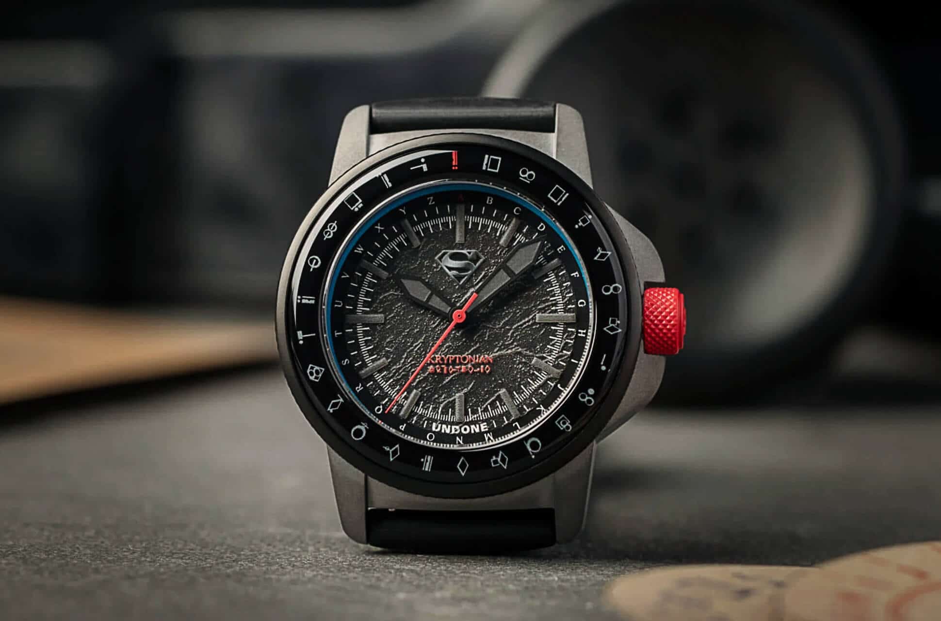 Porter une montre Superman au poignet avec UNDONE Mr Montre